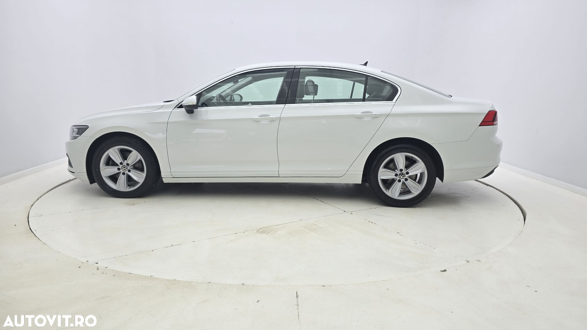 Volkswagen Passat 2.0 TDI DSG Comfortline - 9