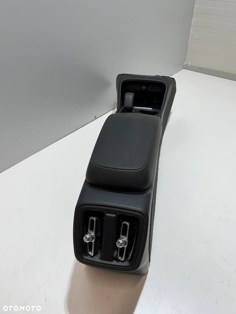 VOLVO XC40 II TUNEL SRODKOWY PODLOKIETNIK - 3