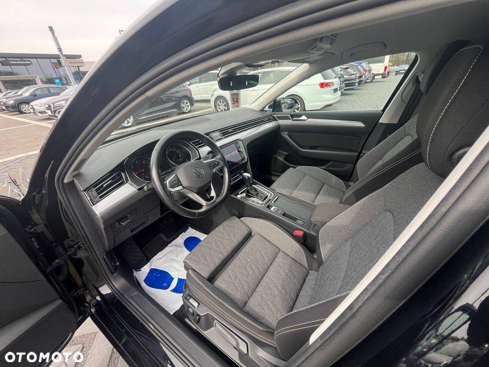 Volkswagen Passat - 12