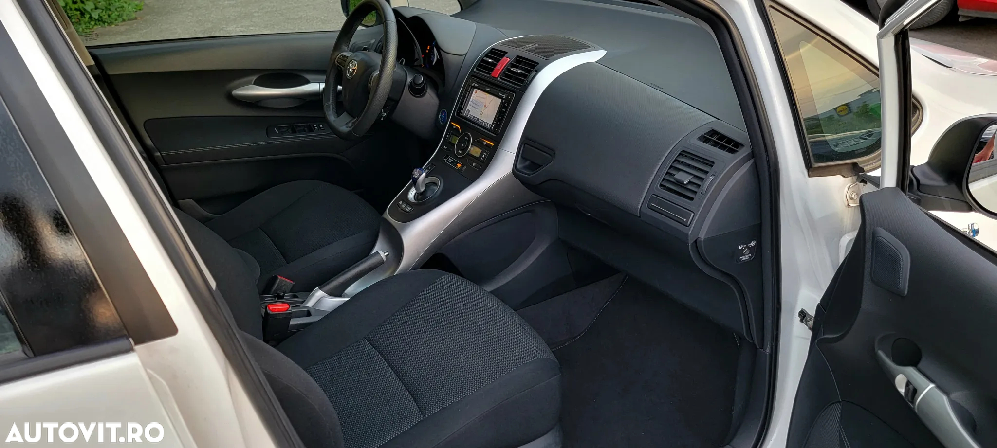 Toyota Auris 1.8 L VVT-i HSD Luna - 7