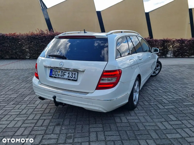 Mercedes-Benz Klasa C 180 T BlueEFFICIENCY Avantgarde - 3