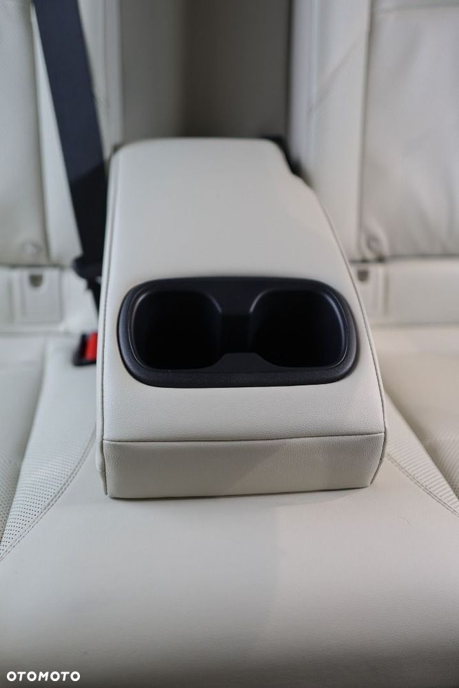 Toyota Camry - 20