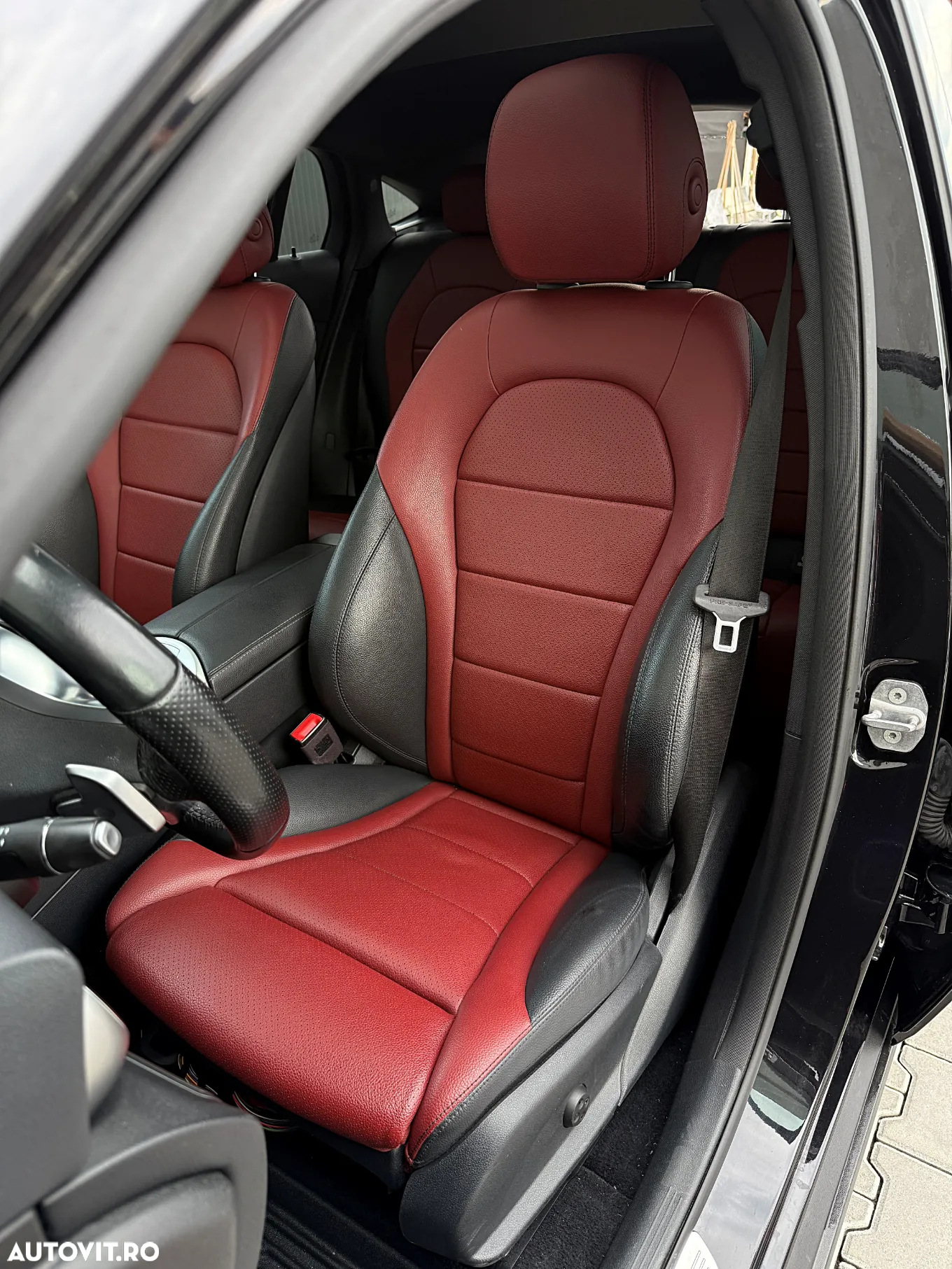Mercedes-Benz GLC 300 4Matic 9G-TRONIC AMG Line - 28