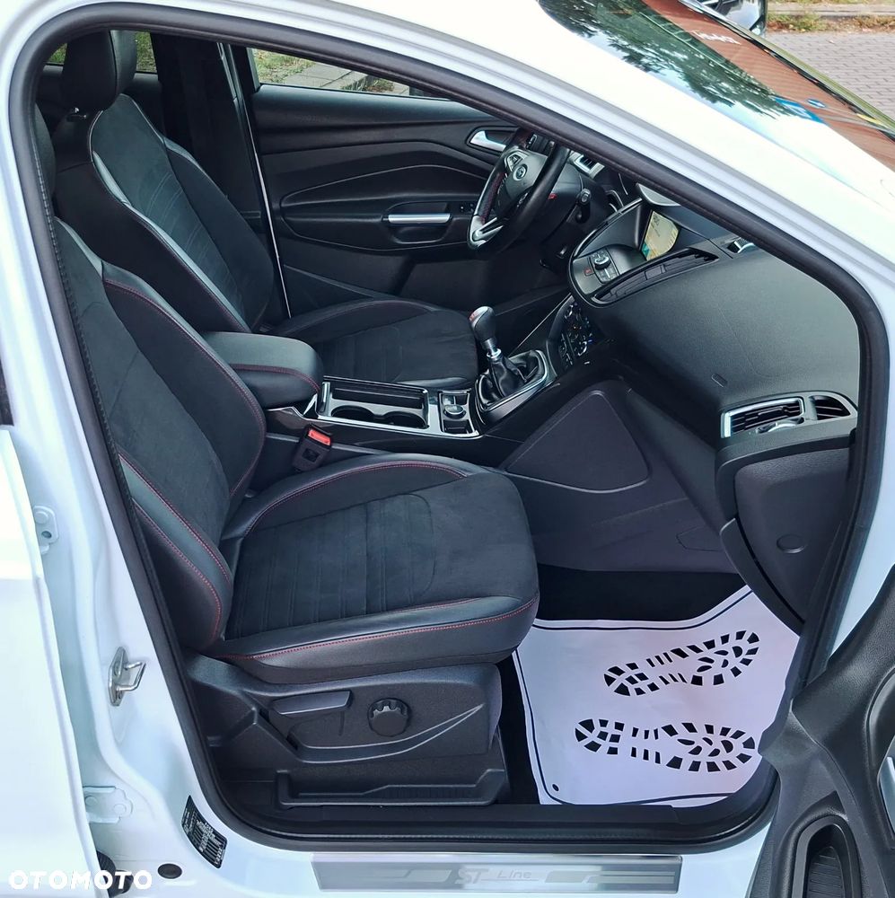 Ford Kuga 2.0 TDCi 2x4 ST-Line - 24