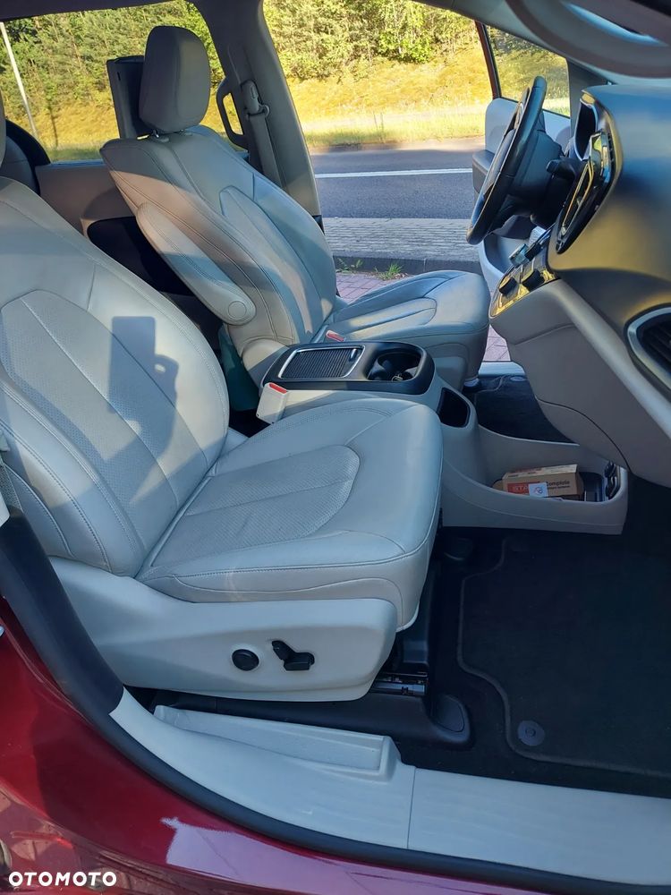 Chrysler Pacifica - 15