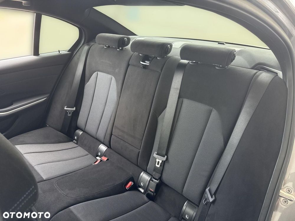 BMW Seria 3 - 17