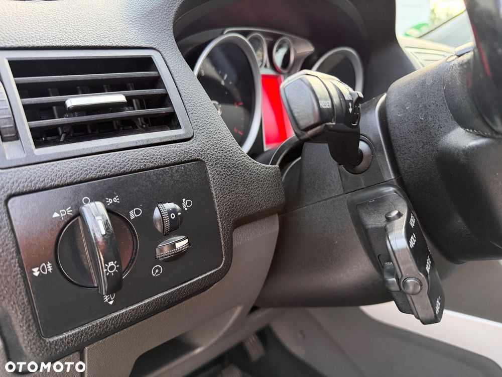 Ford Kuga 2.0 TDCi 2x4 Titanium - 23