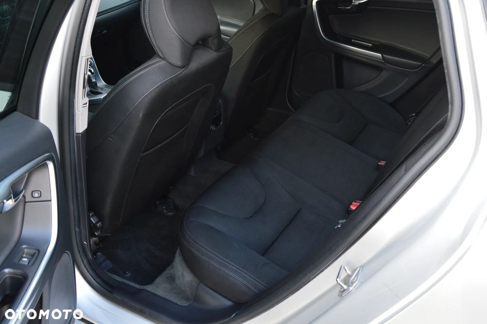 Volvo V60 D4 Geartronic Momentum - 8