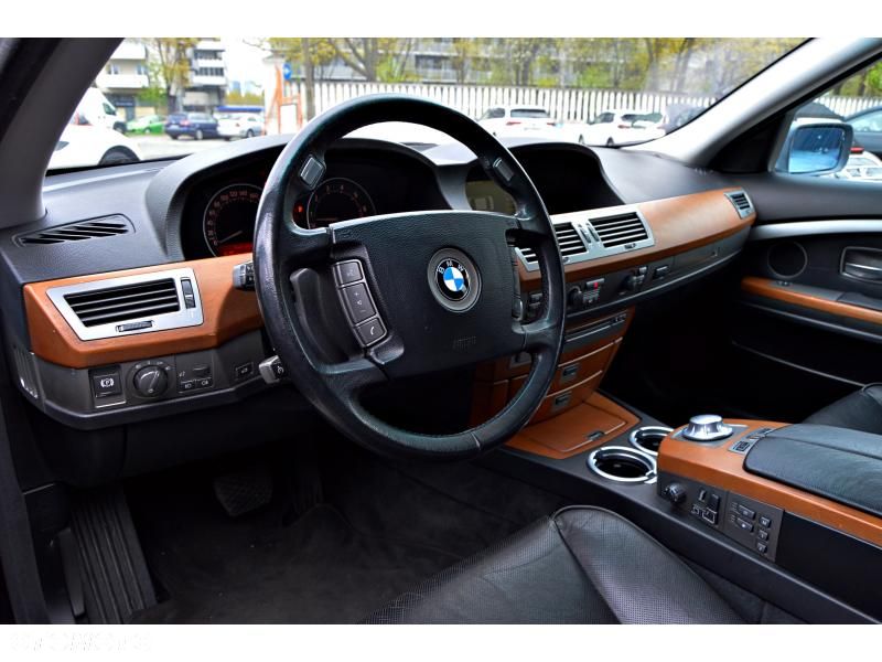 BMW Seria 7 745i - 5
