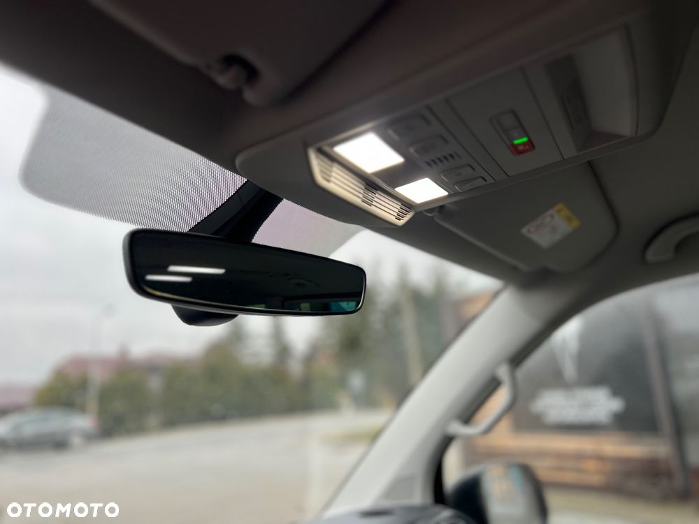 Volkswagen Caravelle - 30