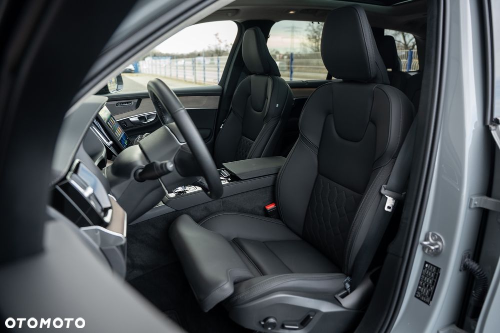 Volvo XC 90 T8 AWD Plus Dark - 24