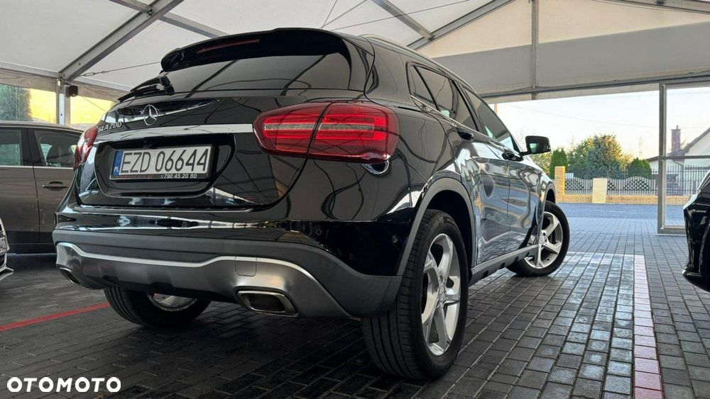Mercedes-Benz GLA - 25