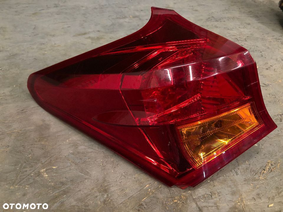 TOYOTA AURIS II 2012-2015 LAMPA LEWY TYŁ TYLNA LED HATCHBACK - 2