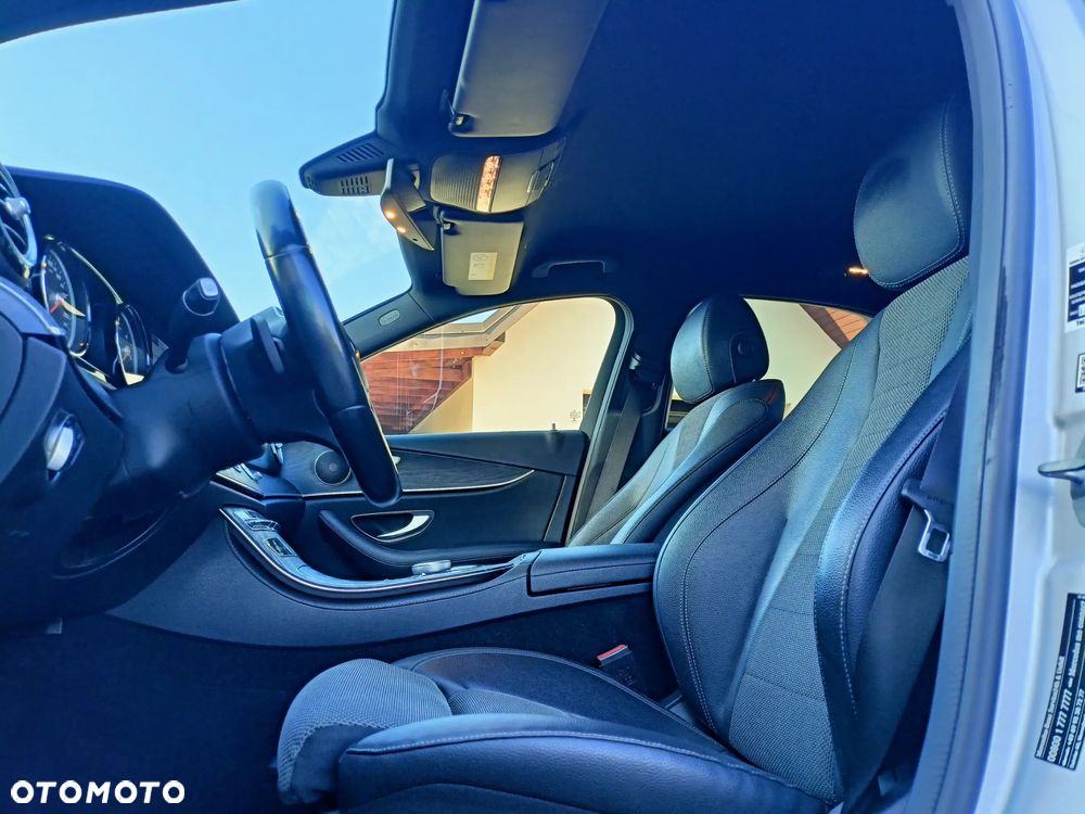 Mercedes-Benz Klasa E 220 d 9G-TRONIC - 28