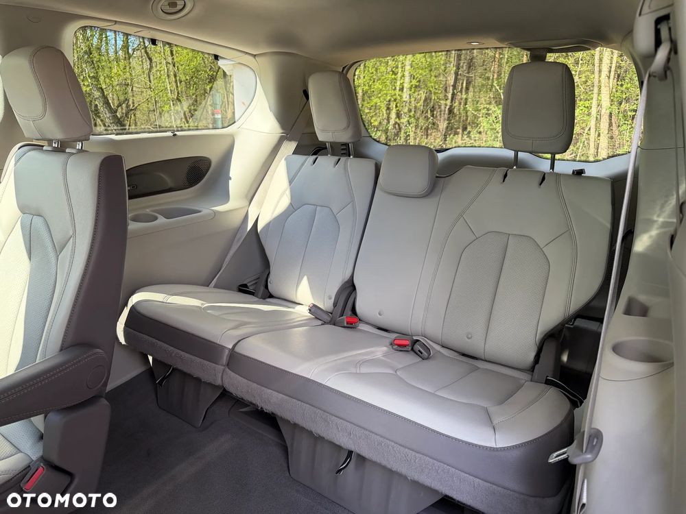 Chrysler Pacifica - 19