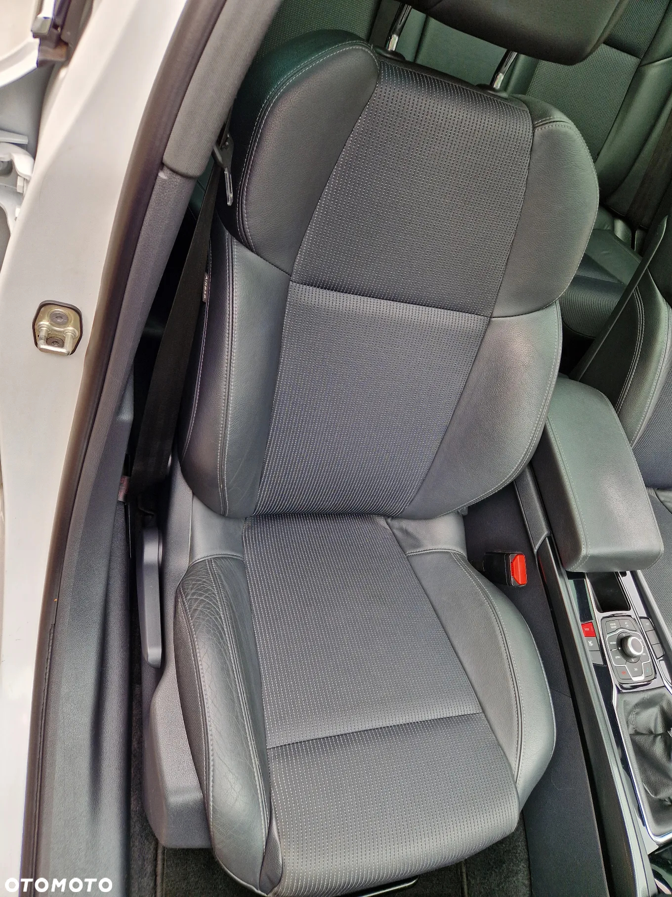 Peugeot 508 1.6 T Allure - 32