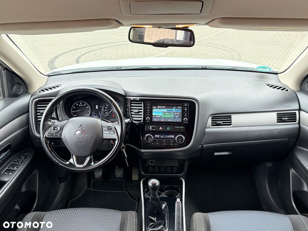 Mitsubishi Outlander 2.0 2WD Invite - 12