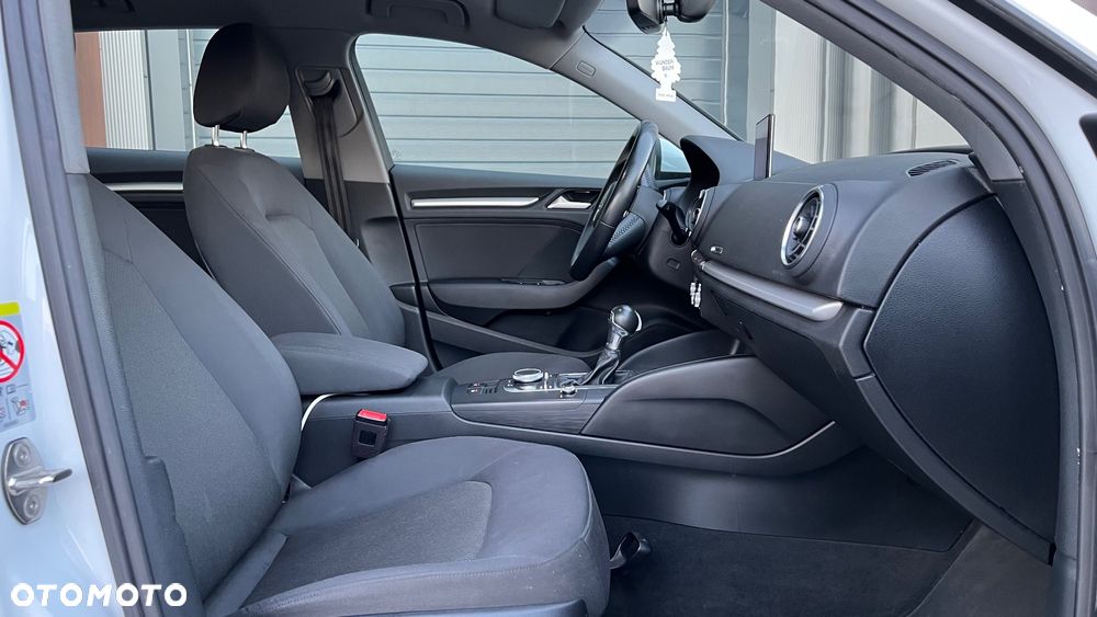 Audi A3 Sportback 1.5 TFSI S tronic - 11