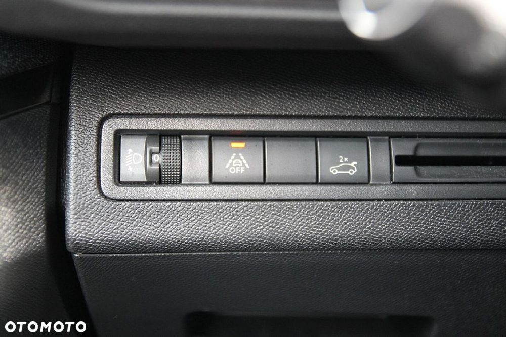 Peugeot 3008 1.2 PureTech Road Trip S&S - 28