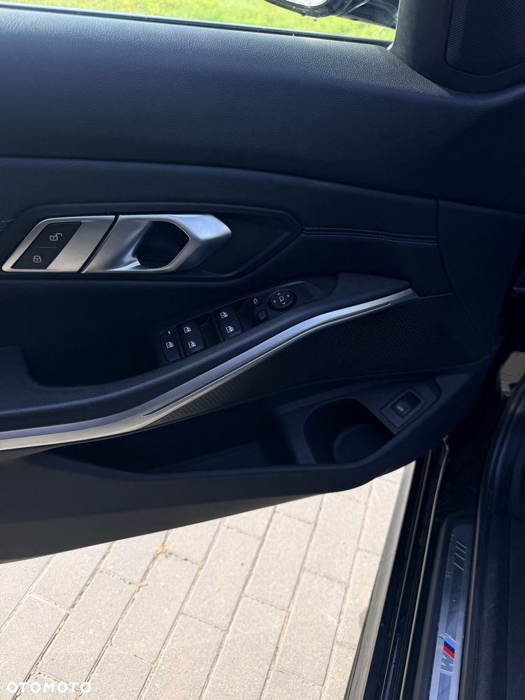 BMW Seria 3 320d xDrive M Sport Shadow sport - 19