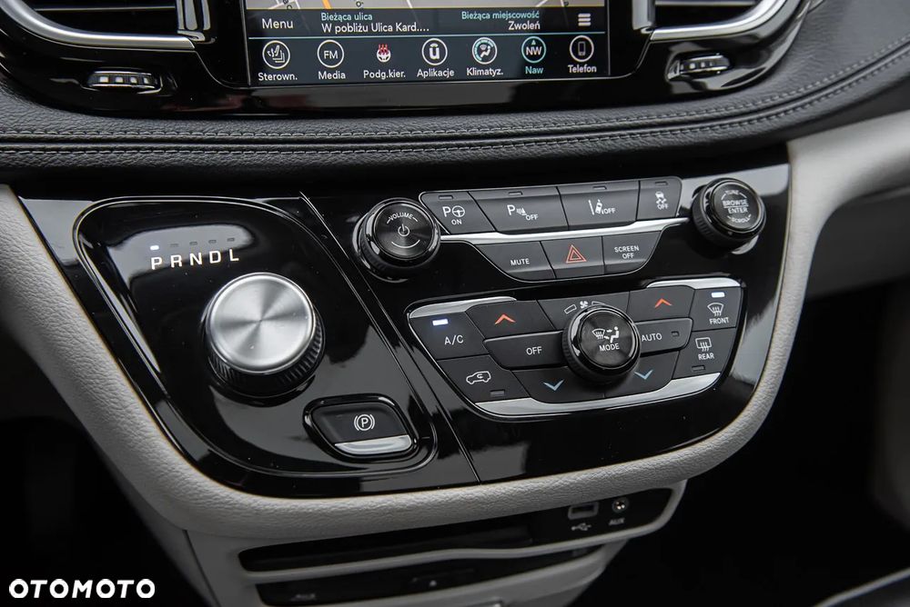 Chrysler Pacifica - 24