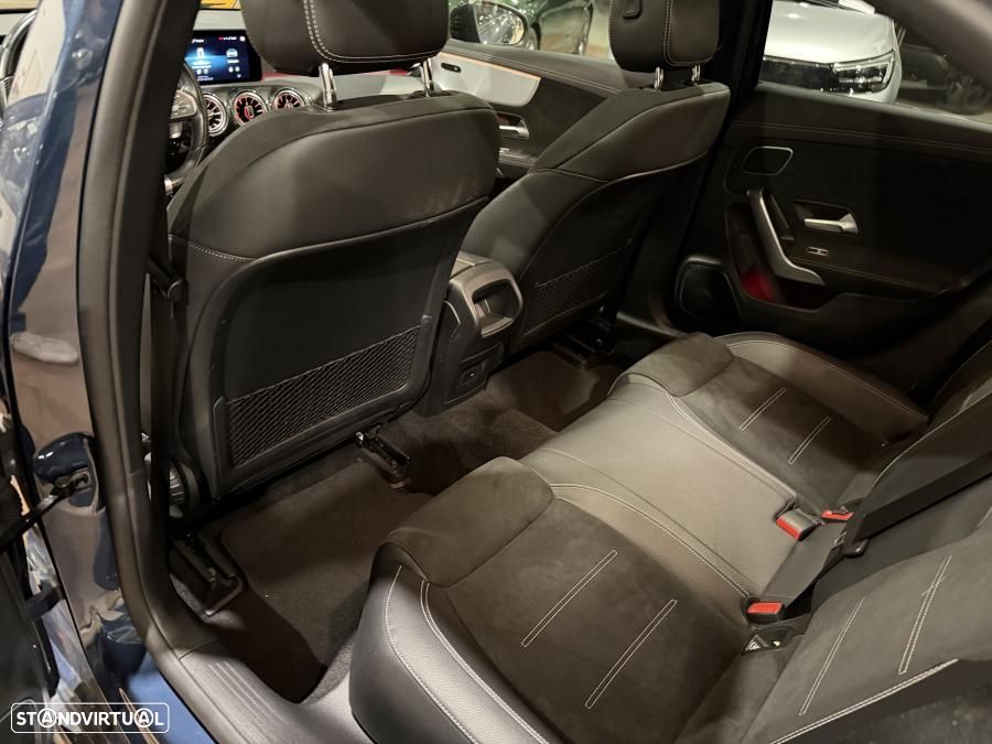 Mercedes-Benz A 250 Limousine e AMG Line - 23