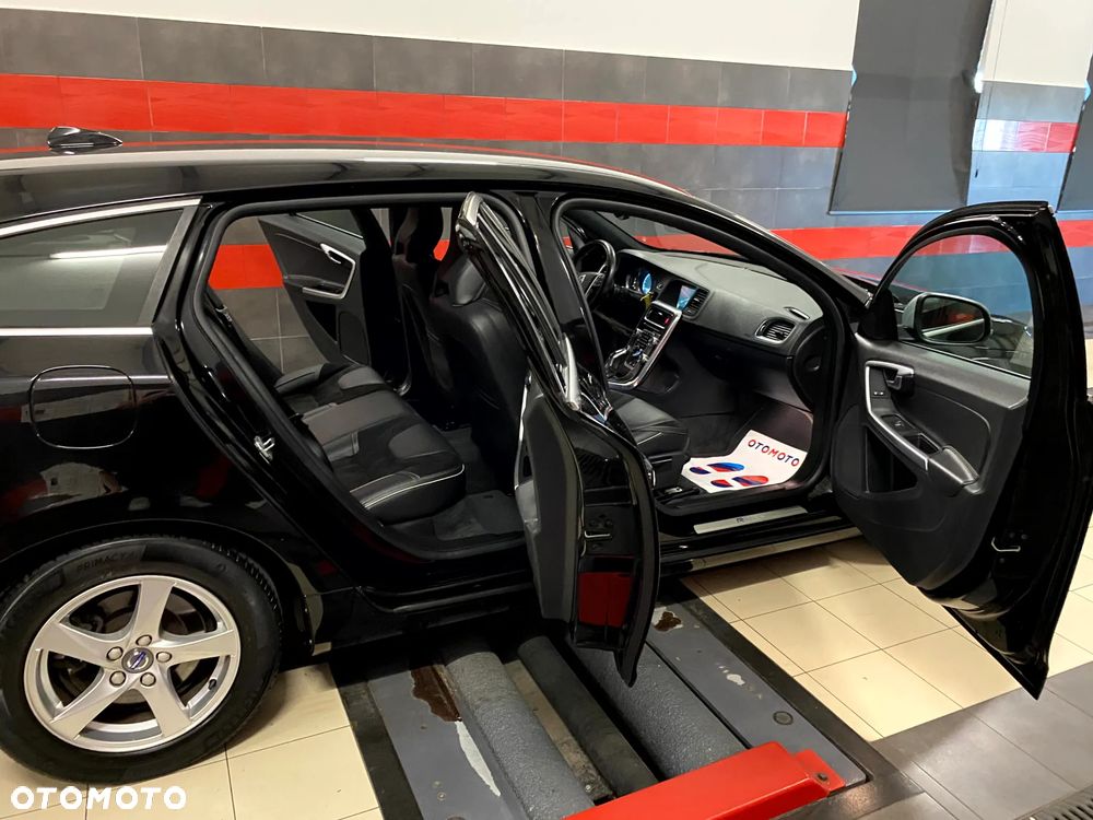 Volvo V60 D3 R-Design - 20