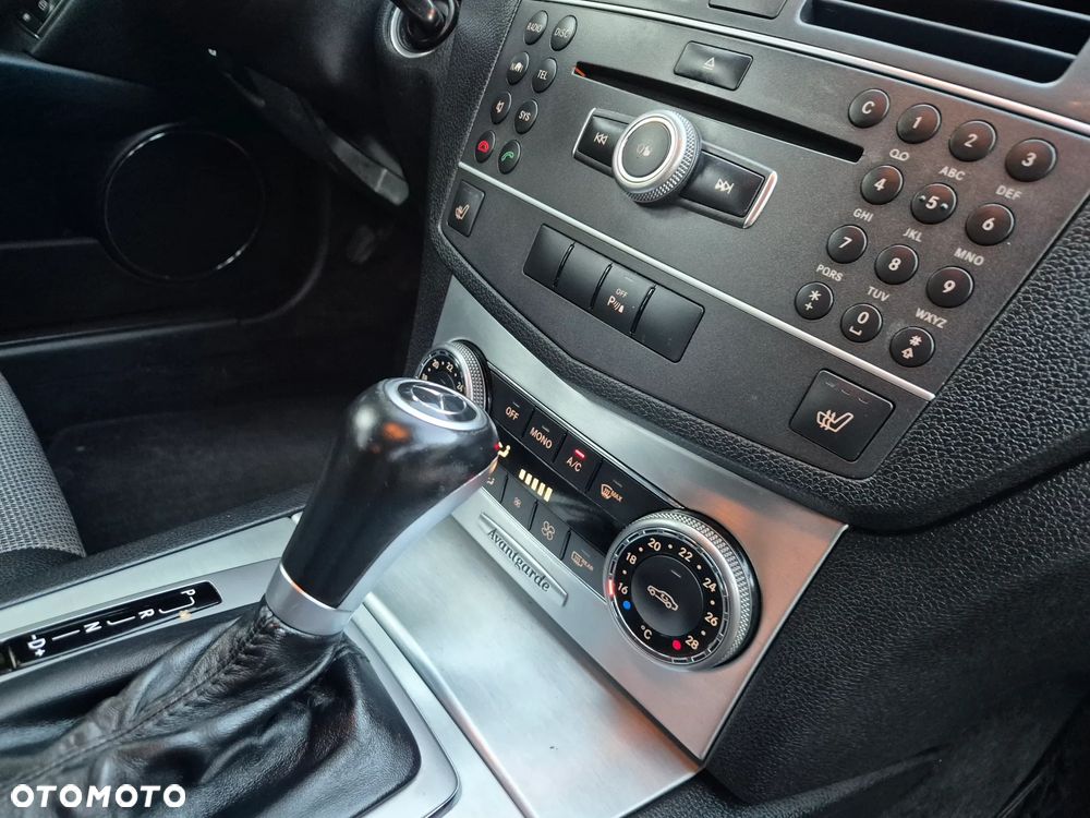 Mercedes-Benz Klasa C 220 CDI DPF Automatik BlueEFFICIENCY Avantgarde - 25