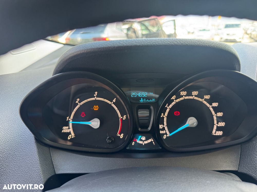 Ford Tourneo Courier 1.5 TDCi S&S Ambiente - 25