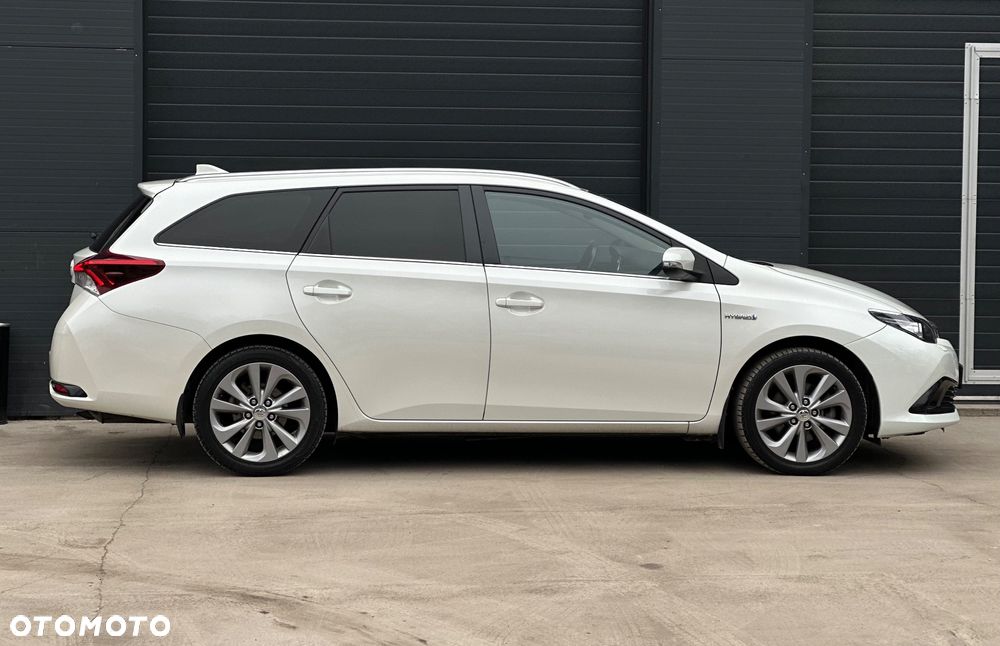 Toyota Auris 1.8 HSD Luna - 2