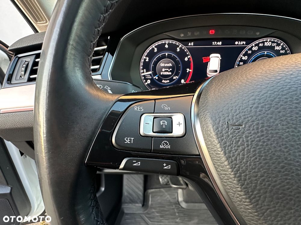 Volkswagen Passat - 20