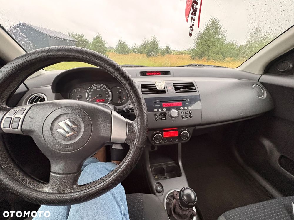 Suzuki Swift 1.3 DDiS 16v GLX DPF - 5