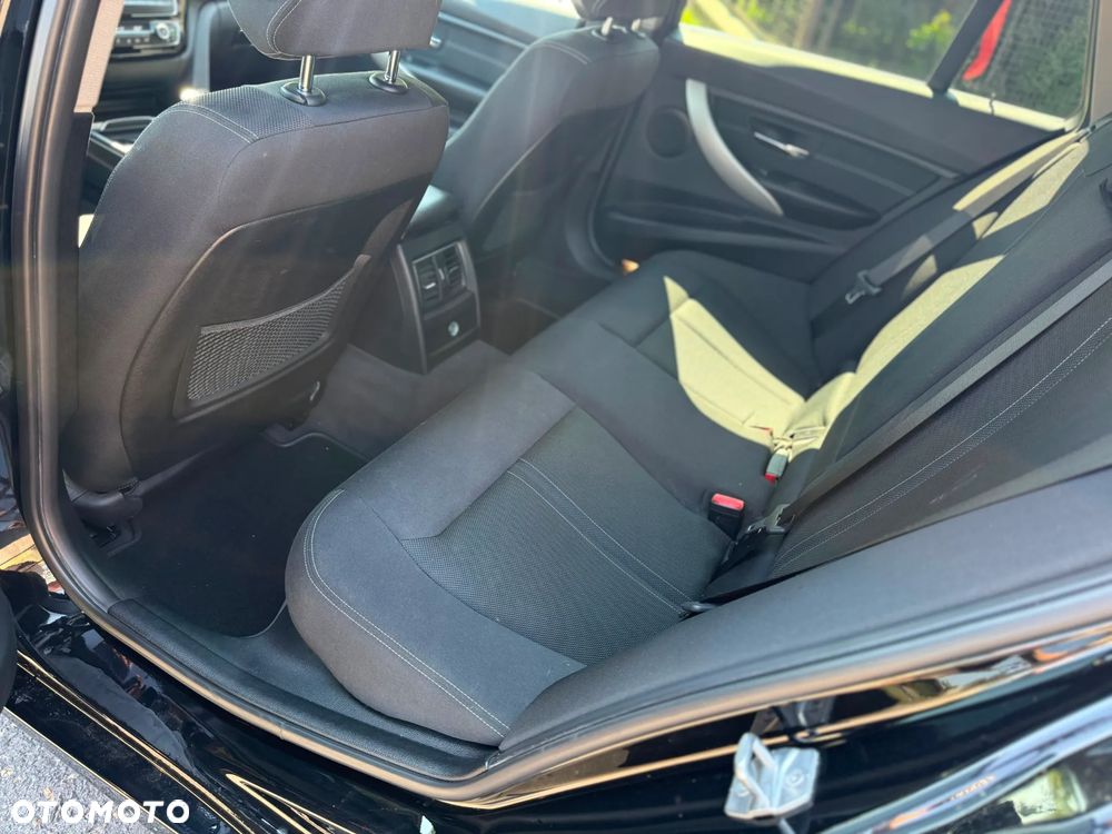 BMW Seria 3 318d Sport Line - 15