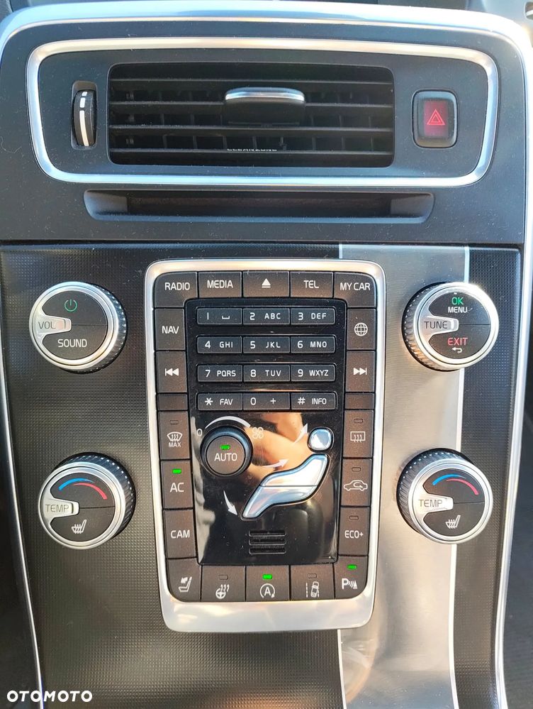 Volvo V60 T6 AWD R-Design - 9