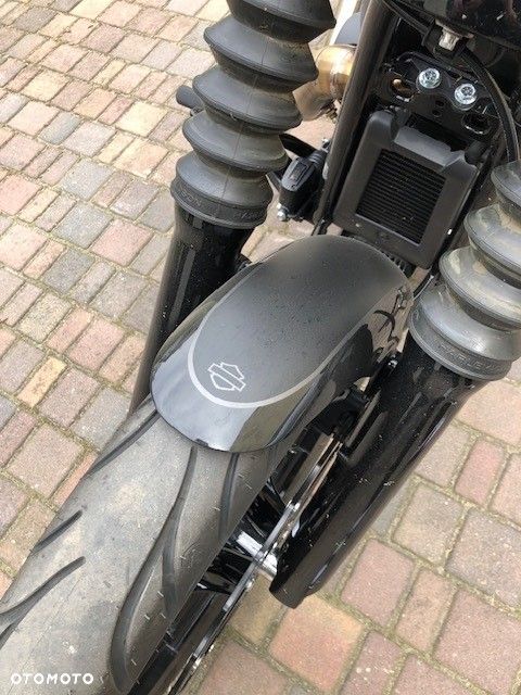 Harley-Davidson Softail Street Bob - 11
