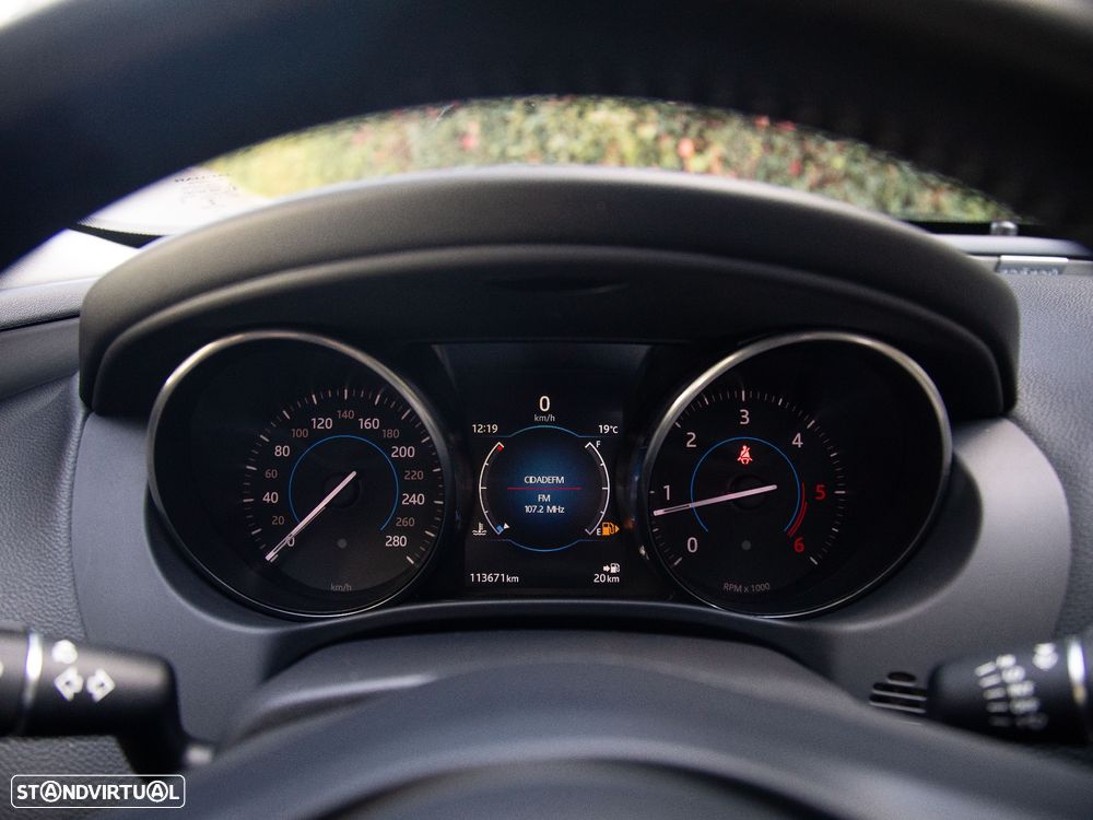 Jaguar XE 2.0 D Prestige - 26