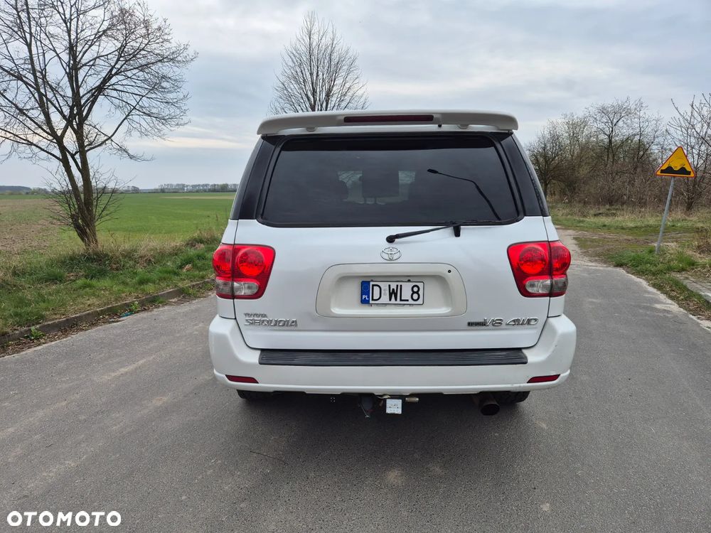 Toyota Sequoia - 3