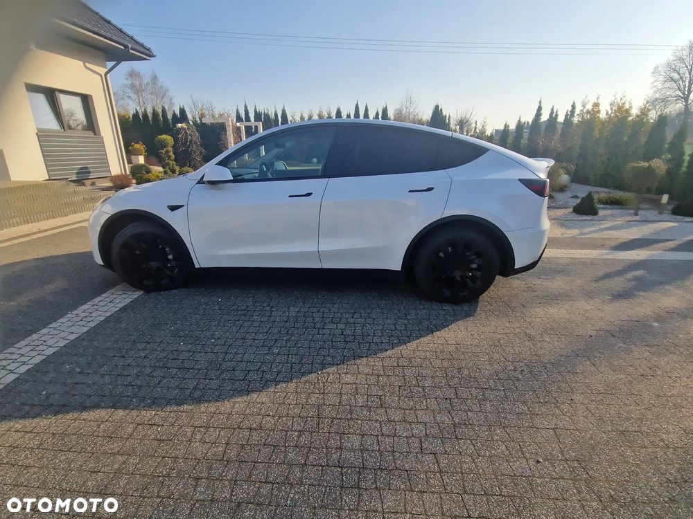 Tesla Y Long Range AWD - 11