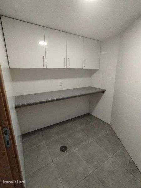 Moradia T2+1 totalmente reconstruída | 130m² | Garagem e duas entradas - Grande imagem: 5/8