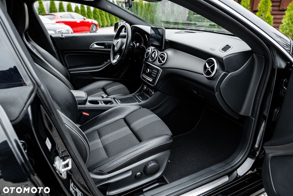 Mercedes-Benz CLA 250 4Matic 7G-DCT Sport - 24