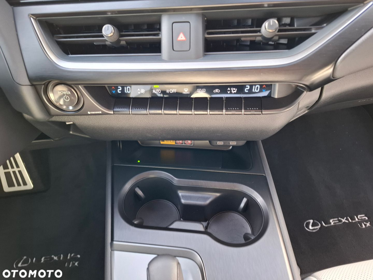Lexus UX - 32
