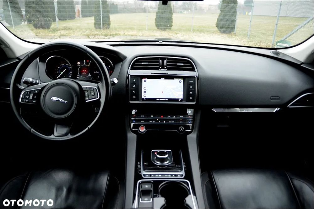 Jaguar F-Pace 2.0 i4D AWD Prestige - 22