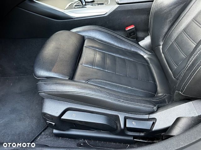 BMW Seria 3 320d xDrive Edition M Sport Shadow - 14