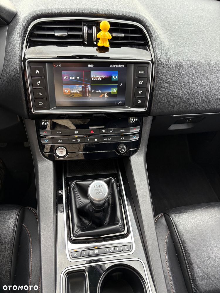 Jaguar F-Pace - 26