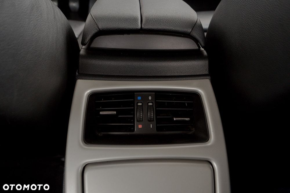 BMW Seria 3 320d - 35