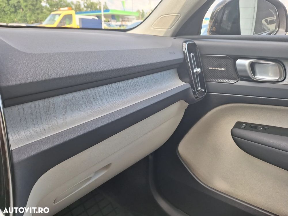Volvo XC 40 B3 AT FWD MHEV Plus Dark - 25