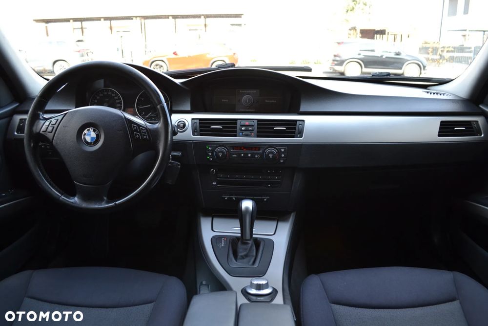 BMW Seria 3 325i - 27