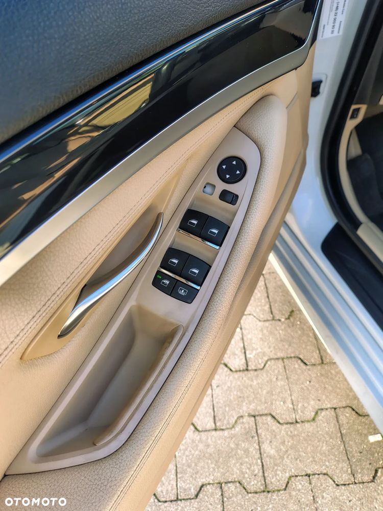 BMW Seria 5 520i - 23