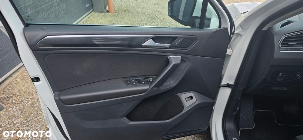 Volkswagen Tiguan 2.0 TDI SCR 4MotION DSG R-Line - 31