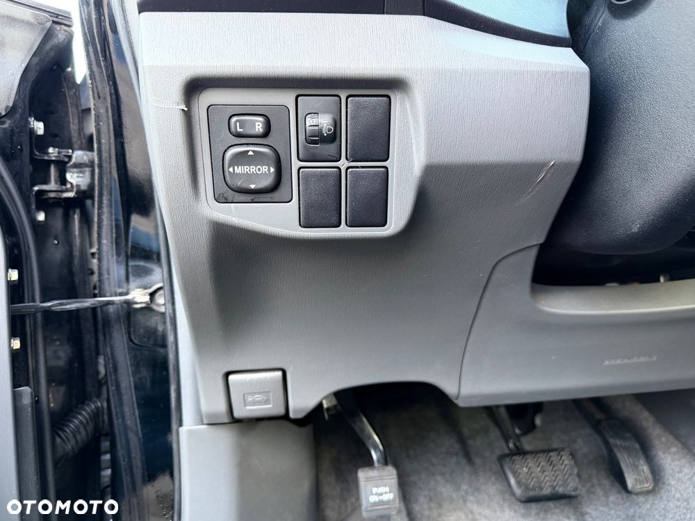 Toyota Prius 1.8 HSD Active - 22